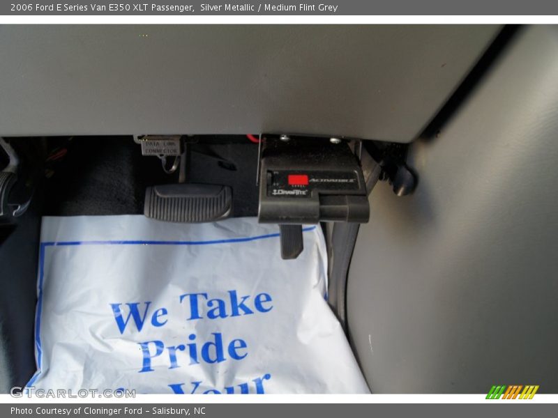 Silver Metallic / Medium Flint Grey 2006 Ford E Series Van E350 XLT Passenger