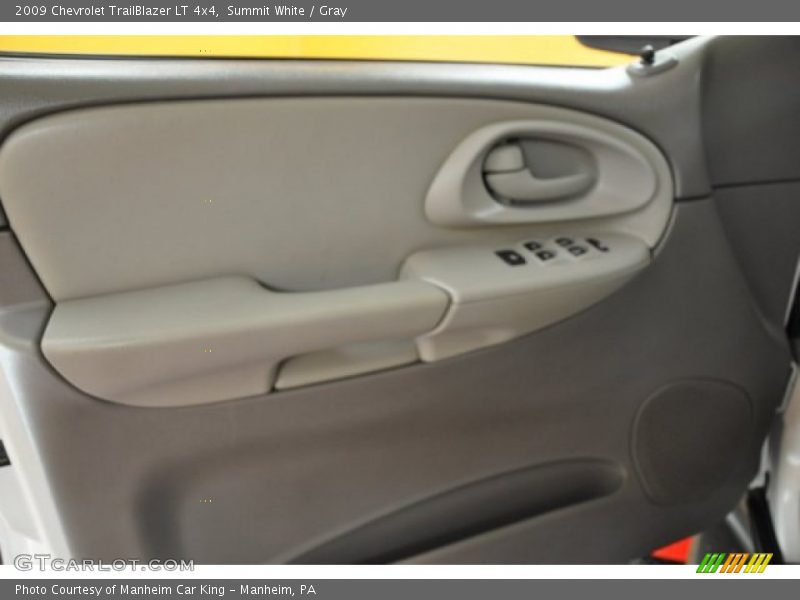 Summit White / Gray 2009 Chevrolet TrailBlazer LT 4x4
