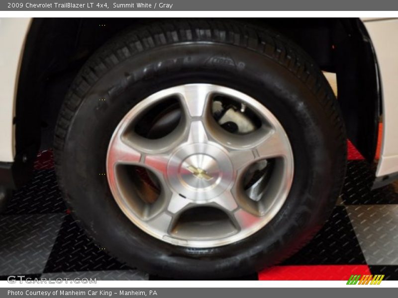 Summit White / Gray 2009 Chevrolet TrailBlazer LT 4x4