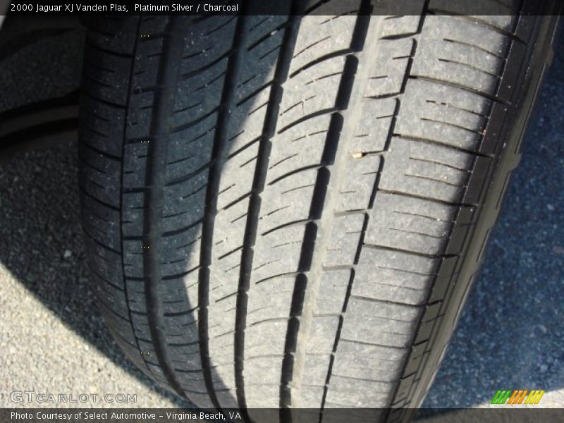Platinum Silver / Charcoal 2000 Jaguar XJ Vanden Plas