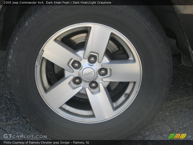 Dark Khaki Pearl / Dark Khaki/Light Graystone 2006 Jeep Commander 4x4