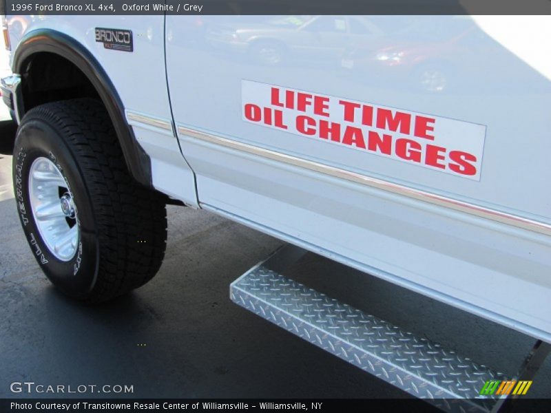 Oxford White / Grey 1996 Ford Bronco XL 4x4