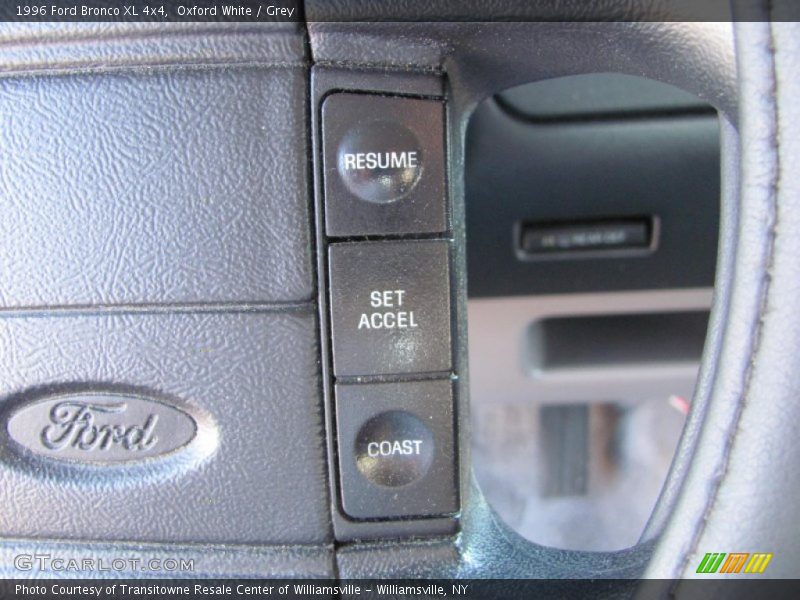 Oxford White / Grey 1996 Ford Bronco XL 4x4