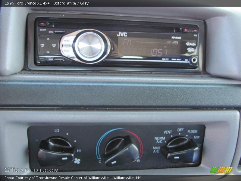Oxford White / Grey 1996 Ford Bronco XL 4x4