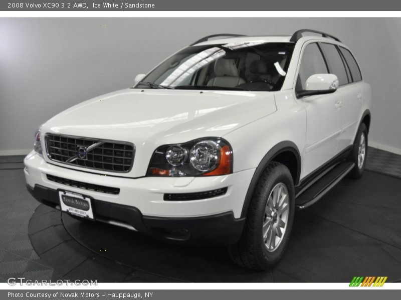 Ice White / Sandstone 2008 Volvo XC90 3.2 AWD