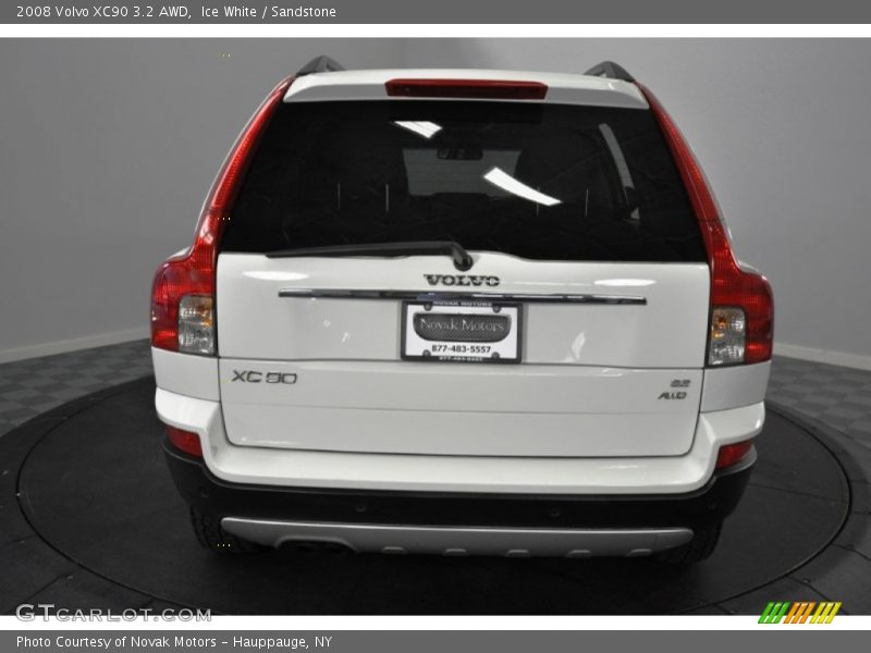 Ice White / Sandstone 2008 Volvo XC90 3.2 AWD