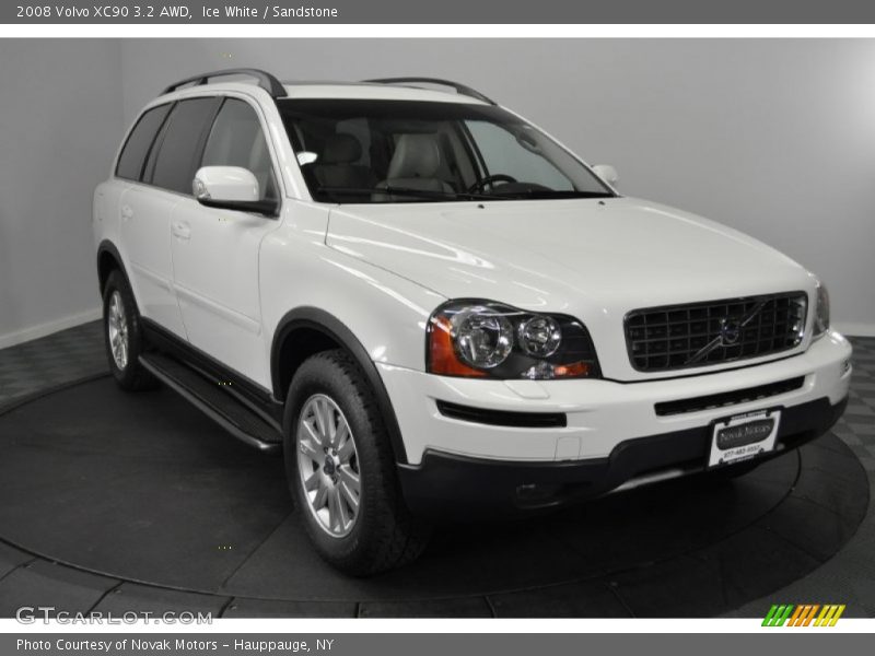 Ice White / Sandstone 2008 Volvo XC90 3.2 AWD