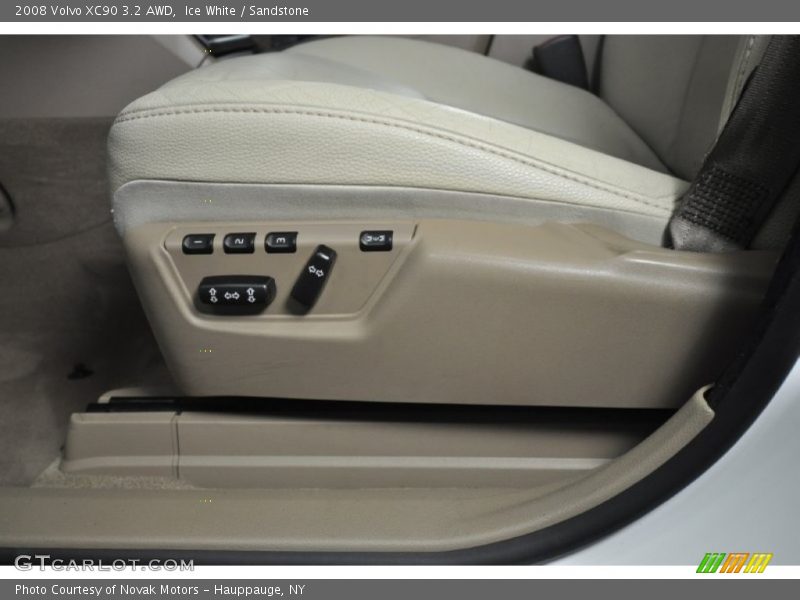 Ice White / Sandstone 2008 Volvo XC90 3.2 AWD