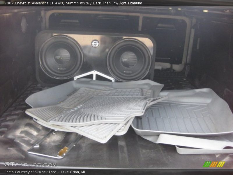 Summit White / Dark Titanium/Light Titanium 2007 Chevrolet Avalanche LT 4WD