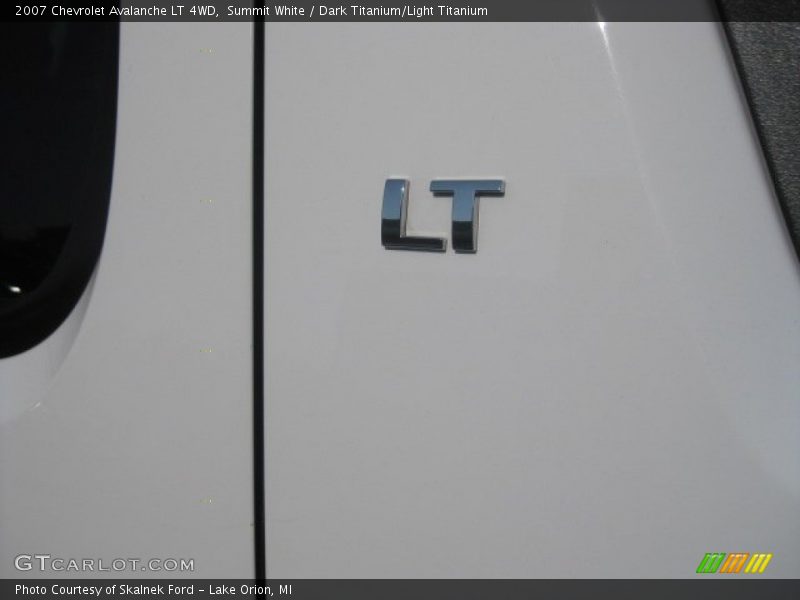  2007 Avalanche LT 4WD Logo