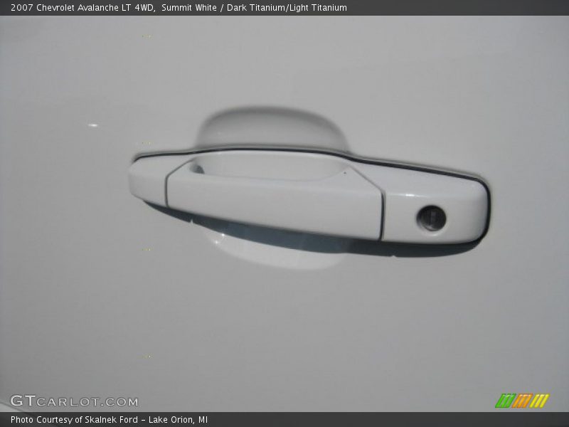 Summit White / Dark Titanium/Light Titanium 2007 Chevrolet Avalanche LT 4WD