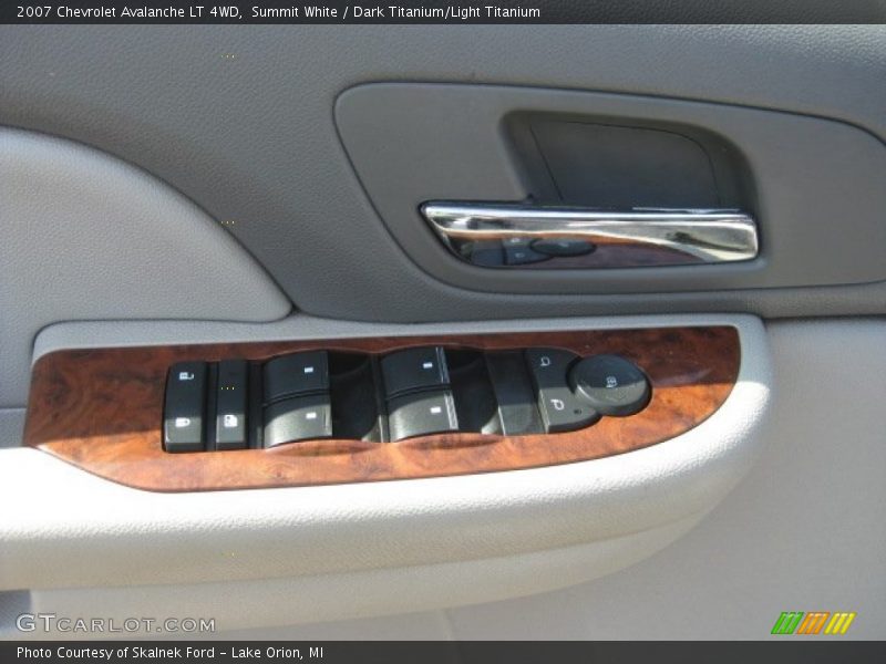 Summit White / Dark Titanium/Light Titanium 2007 Chevrolet Avalanche LT 4WD