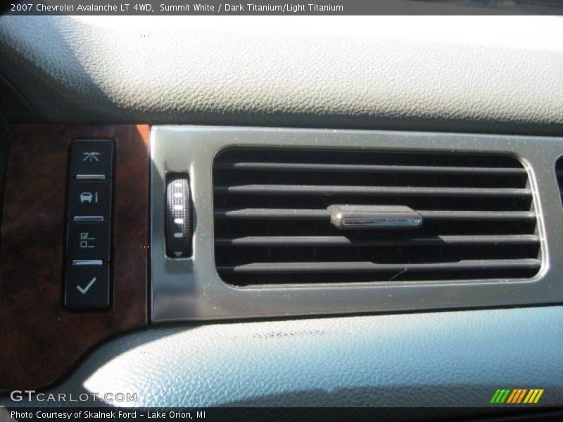 Summit White / Dark Titanium/Light Titanium 2007 Chevrolet Avalanche LT 4WD