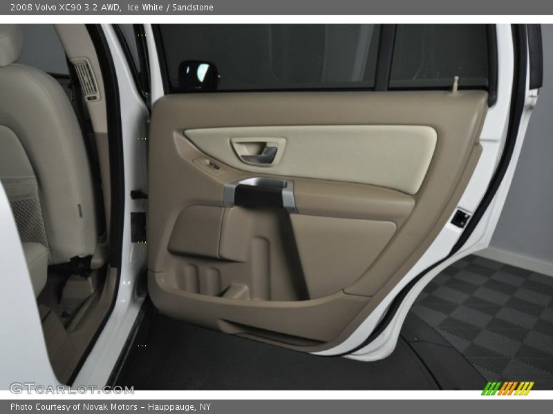 Ice White / Sandstone 2008 Volvo XC90 3.2 AWD
