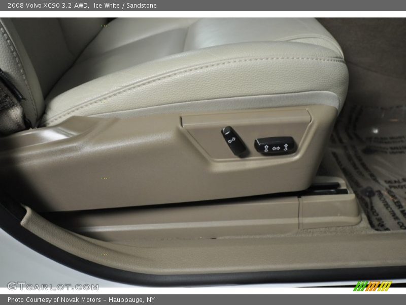 Ice White / Sandstone 2008 Volvo XC90 3.2 AWD