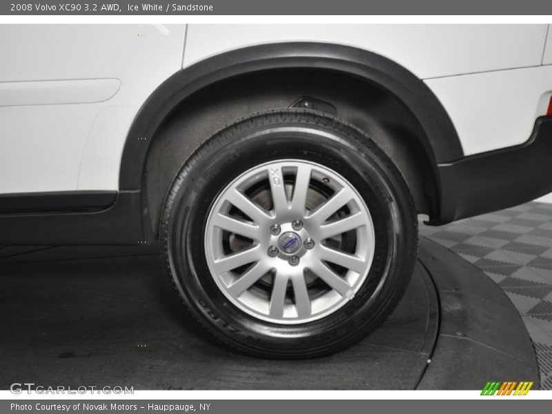 Ice White / Sandstone 2008 Volvo XC90 3.2 AWD