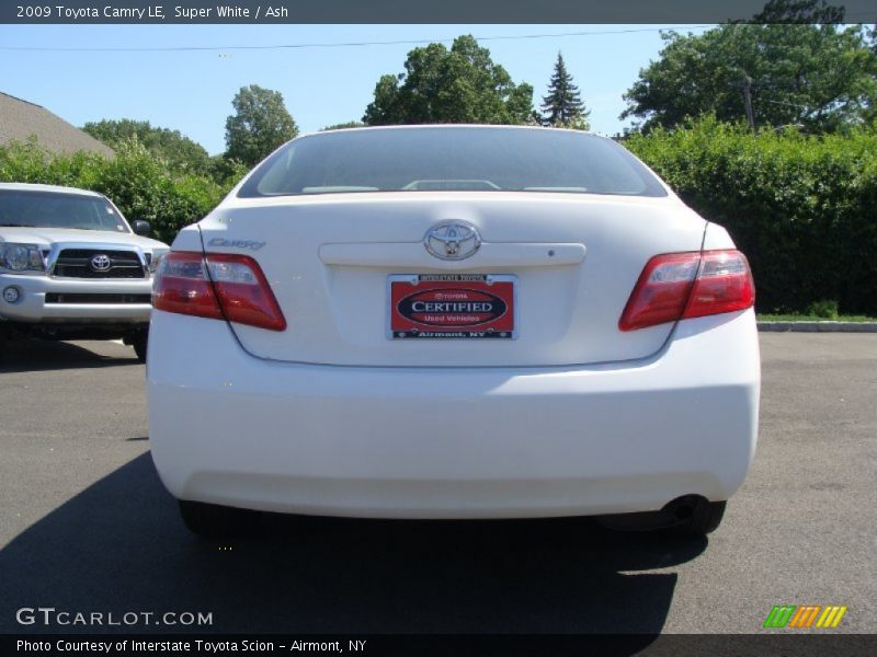 Super White / Ash 2009 Toyota Camry LE