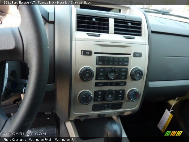 Tuxedo Black Metallic / Charcoal Black 2011 Ford Escape XLT