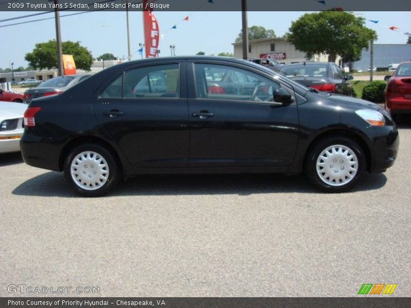 Black Sand Pearl / Bisque 2009 Toyota Yaris S Sedan