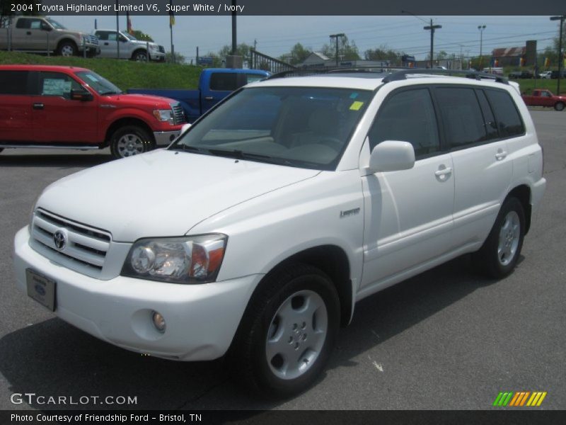Front 3/4 View of 2004 Highlander Limited V6