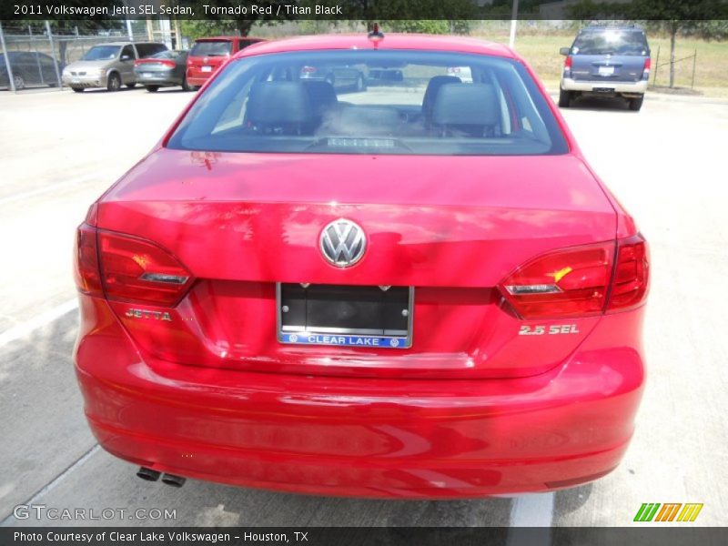Tornado Red / Titan Black 2011 Volkswagen Jetta SEL Sedan