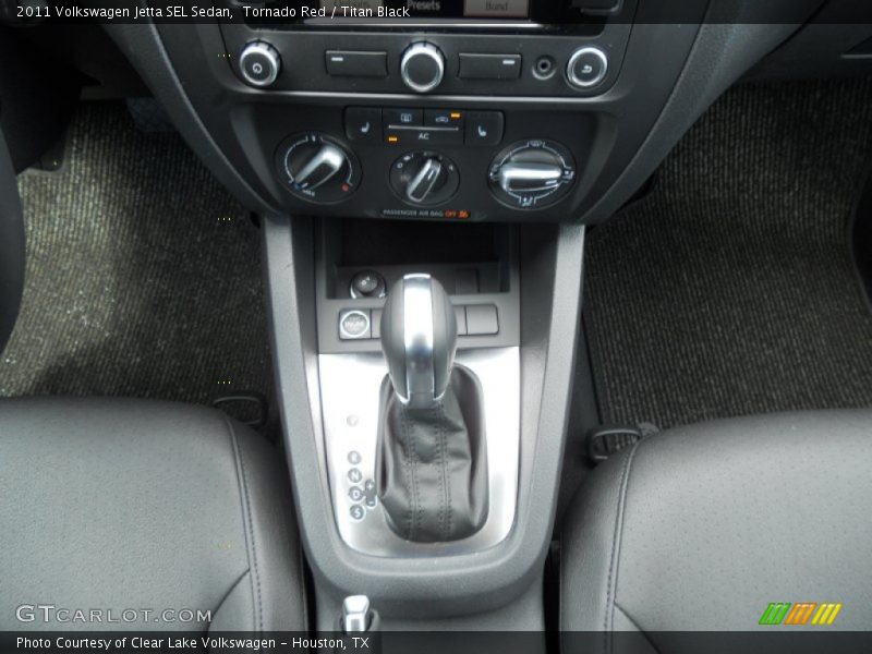 Tornado Red / Titan Black 2011 Volkswagen Jetta SEL Sedan