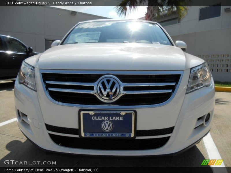 Candy White / Charcoal 2011 Volkswagen Tiguan S