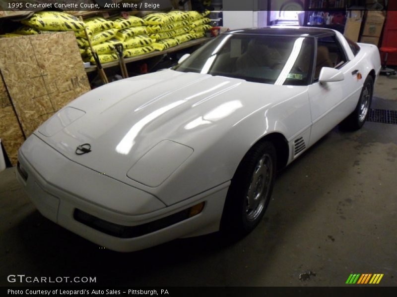 Arctic White / Beige 1995 Chevrolet Corvette Coupe