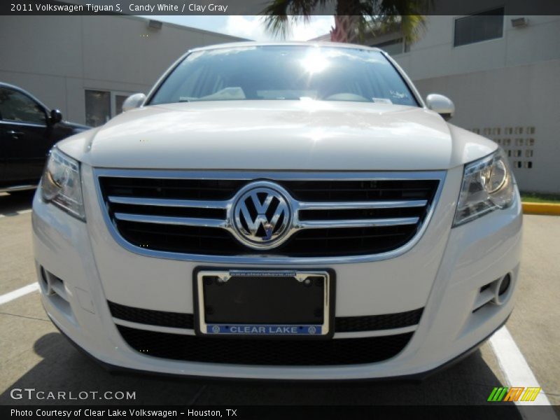 Candy White / Clay Gray 2011 Volkswagen Tiguan S
