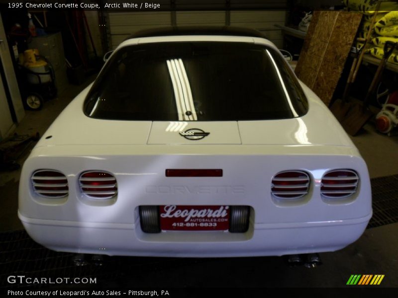 Arctic White / Beige 1995 Chevrolet Corvette Coupe
