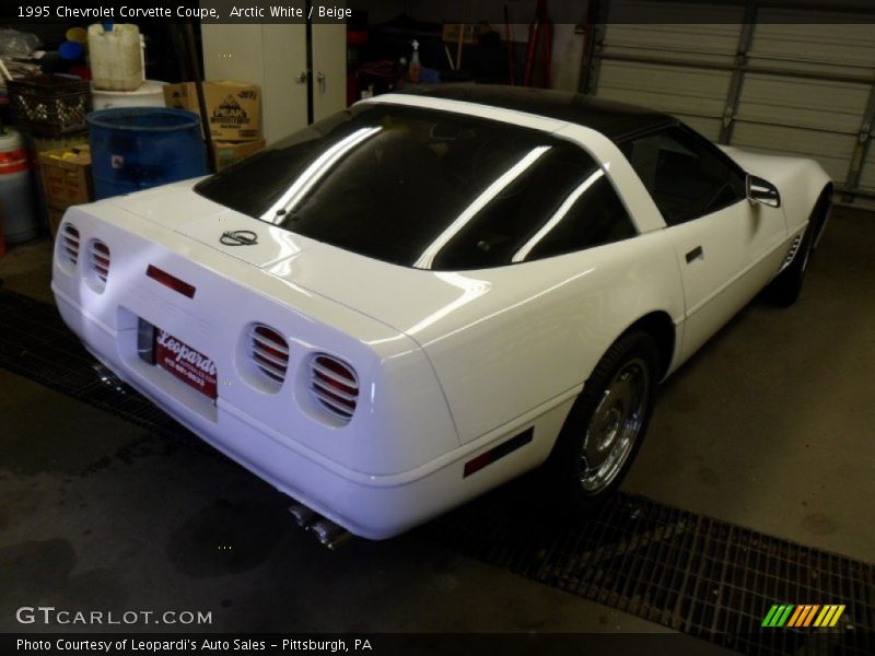 Arctic White / Beige 1995 Chevrolet Corvette Coupe