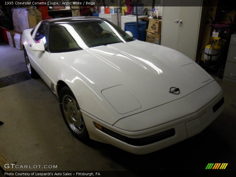 Arctic White / Beige 1995 Chevrolet Corvette Coupe