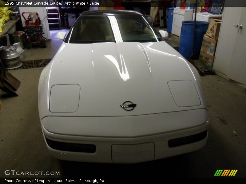 Arctic White / Beige 1995 Chevrolet Corvette Coupe