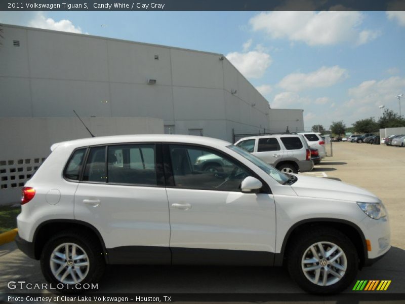 Candy White / Clay Gray 2011 Volkswagen Tiguan S
