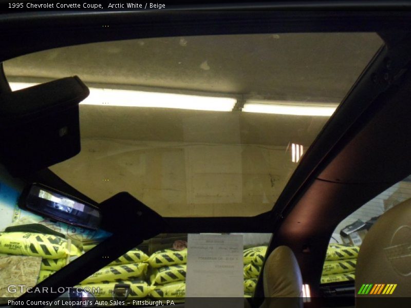 Arctic White / Beige 1995 Chevrolet Corvette Coupe