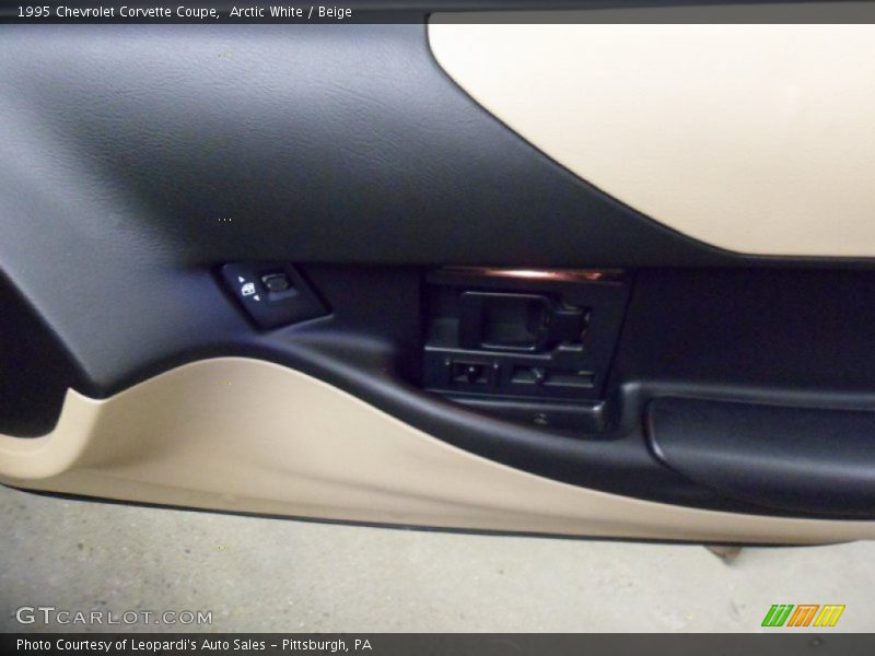 Arctic White / Beige 1995 Chevrolet Corvette Coupe
