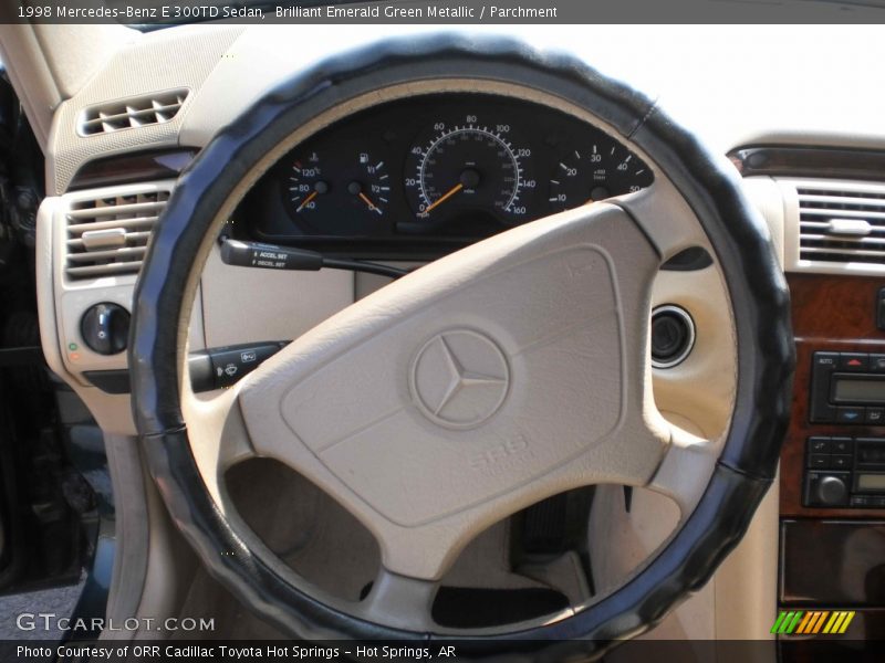 Brilliant Emerald Green Metallic / Parchment 1998 Mercedes-Benz E 300TD Sedan