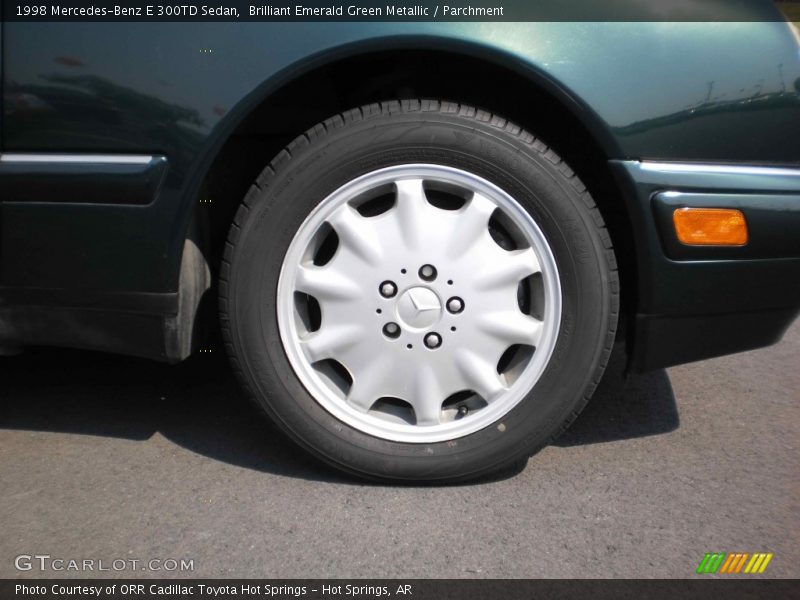 Brilliant Emerald Green Metallic / Parchment 1998 Mercedes-Benz E 300TD Sedan