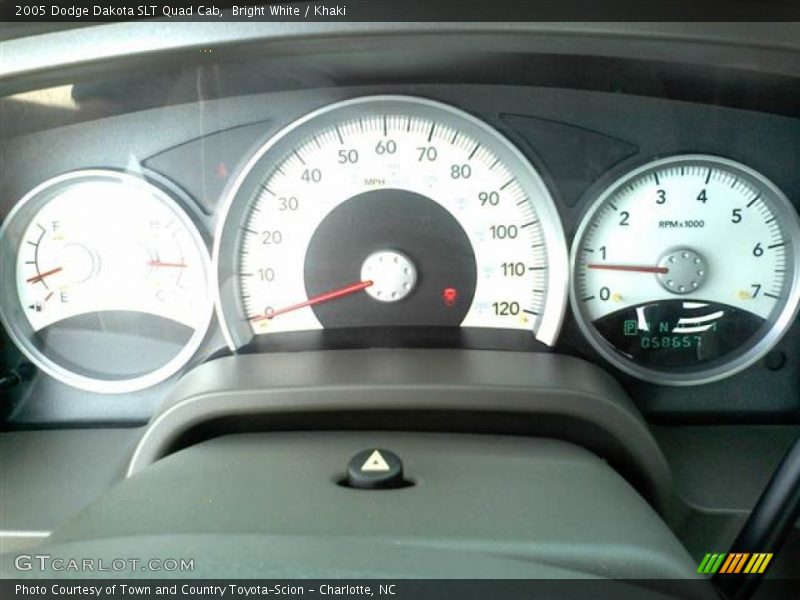 Bright White / Khaki 2005 Dodge Dakota SLT Quad Cab