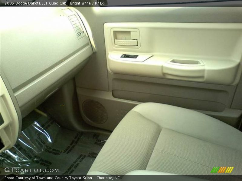 Bright White / Khaki 2005 Dodge Dakota SLT Quad Cab