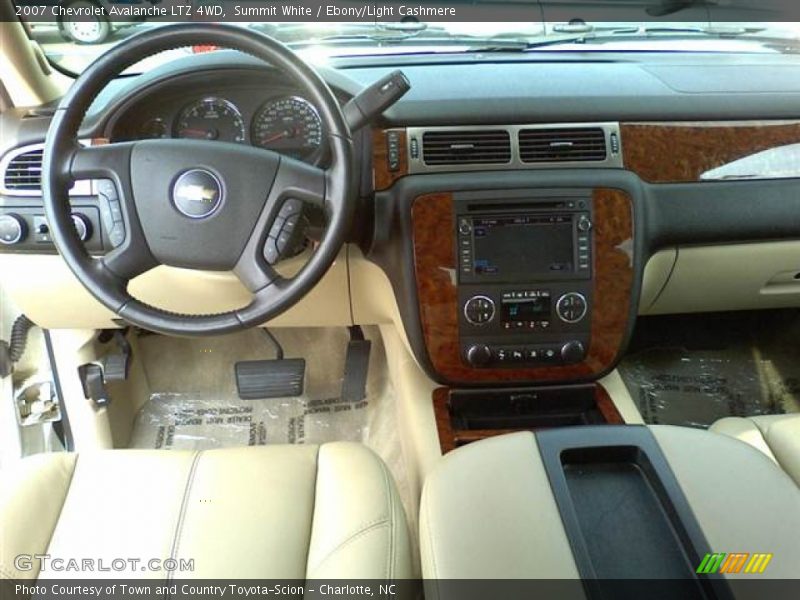Dashboard of 2007 Avalanche LTZ 4WD