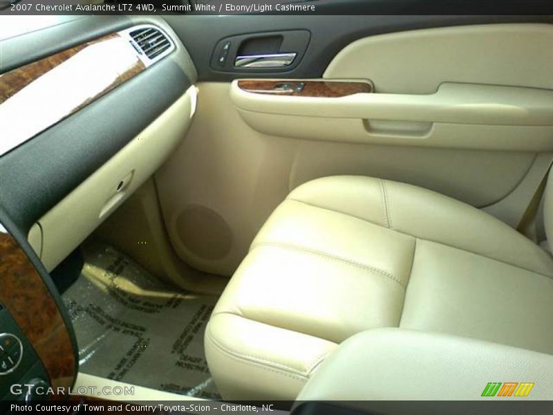 Summit White / Ebony/Light Cashmere 2007 Chevrolet Avalanche LTZ 4WD
