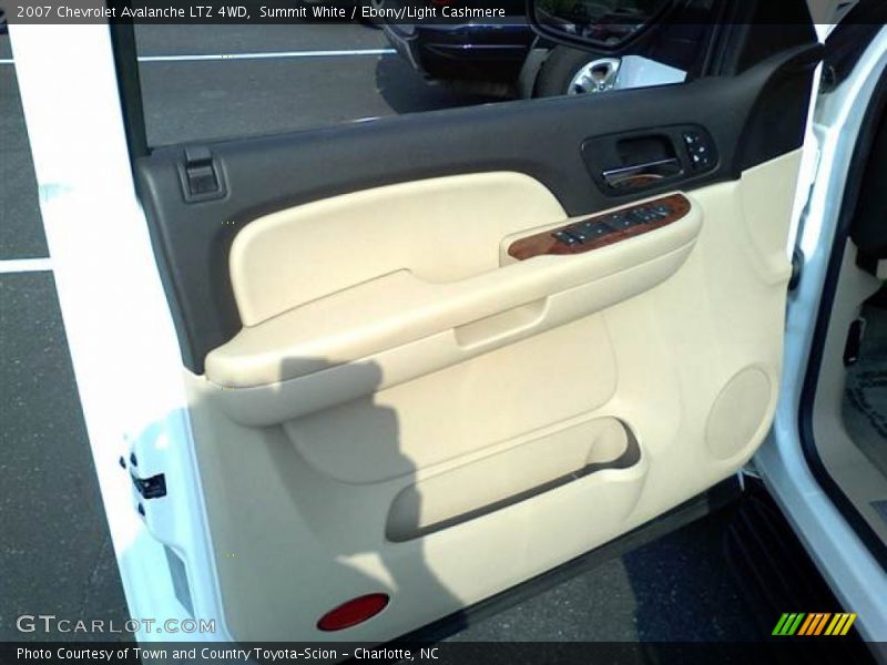 Summit White / Ebony/Light Cashmere 2007 Chevrolet Avalanche LTZ 4WD