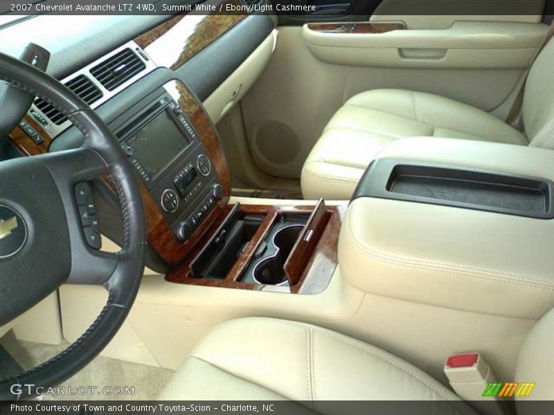 Summit White / Ebony/Light Cashmere 2007 Chevrolet Avalanche LTZ 4WD