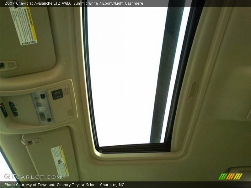 Summit White / Ebony/Light Cashmere 2007 Chevrolet Avalanche LTZ 4WD