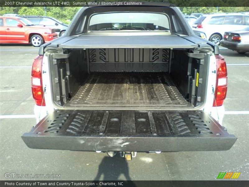 Summit White / Ebony/Light Cashmere 2007 Chevrolet Avalanche LTZ 4WD