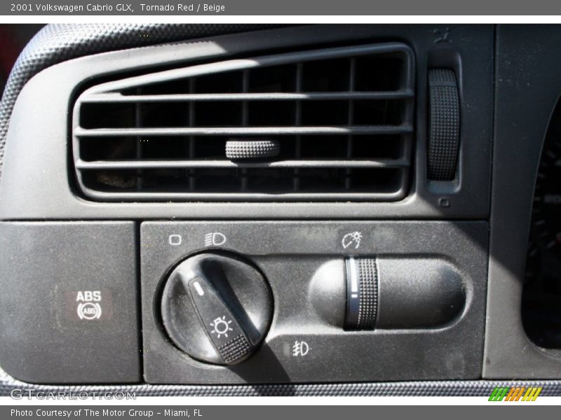 Tornado Red / Beige 2001 Volkswagen Cabrio GLX