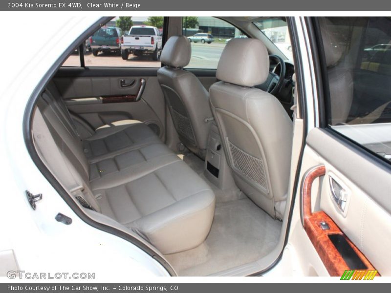 Clear White / Beige 2004 Kia Sorento EX 4WD