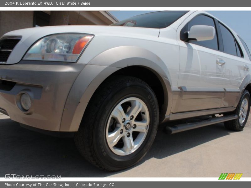 Clear White / Beige 2004 Kia Sorento EX 4WD