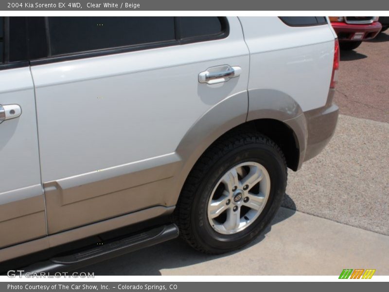 Clear White / Beige 2004 Kia Sorento EX 4WD